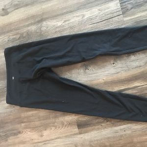 Black Mid-Rise Lulu Leggings